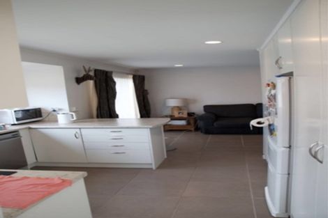 Photo of property in 16 Mirabell Place, Golflands, Auckland, 2013