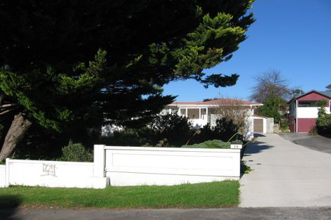 Photo of property in 19 Covil Avenue, Te Atatu South, Auckland, 0610