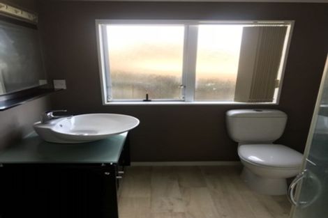 Photo of property in 57 View Road, Henderson, Auckland, 0612