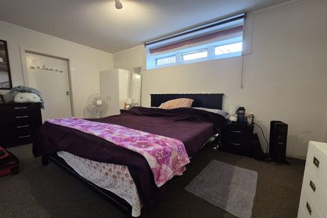 Photo of property in 1 Lauderdale Road, Birkdale, Auckland, 0626