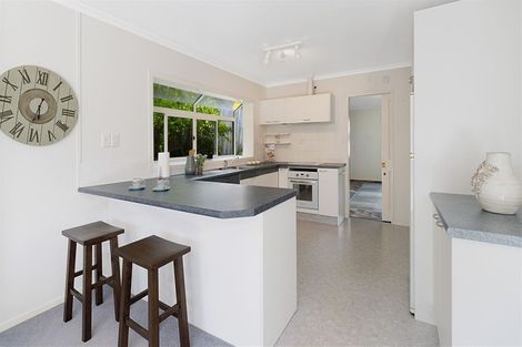 Photo of property in 20 Ryehill Close, New Lynn, Auckland, 0600