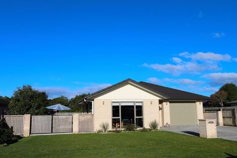 Photo of property in 2 Madison Street, Carterton, 5713
