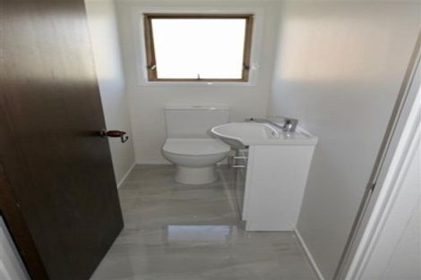 Photo of property in 121 Chivalry Road, Glenfield, Auckland, 0629