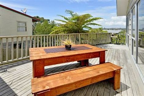 Photo of property in 1/552 Beach Road, Rothesay Bay, Auckland, 0630
