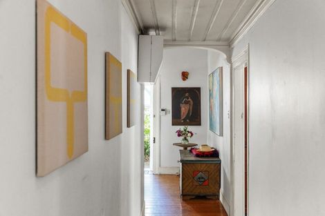 Photo of property in 90 Pendarves Street, New Plymouth, 4310