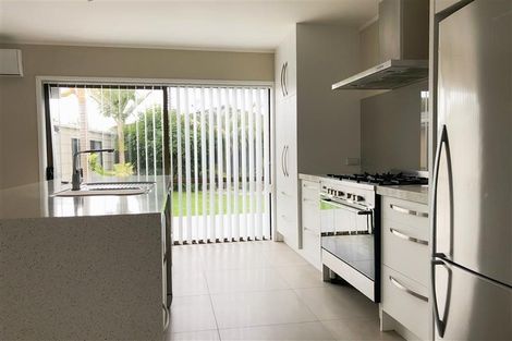 Photo of property in 22 Sturges Road, Henderson, Auckland, 0612