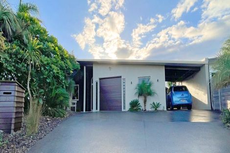 Photo of property in 14 Surfside Lane, Ruakaka, 0116