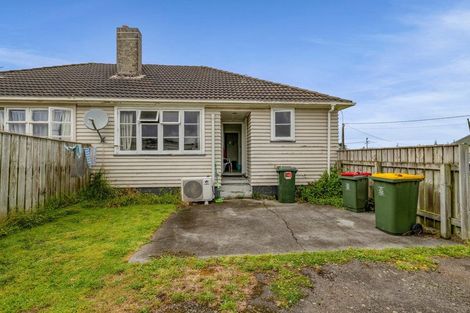 Photo of property in 2 Laurent Vc Street, Hawera, 4610