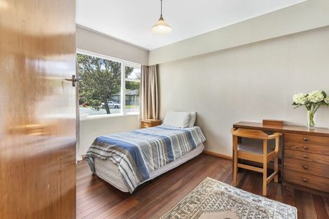 Photo of property in 1 Pinkerton Grove, Newlands, Wellington, 6037