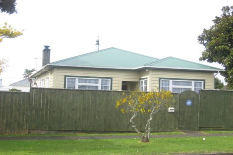 Photo of property in 14 Hutchins Street, Waitara, 4320