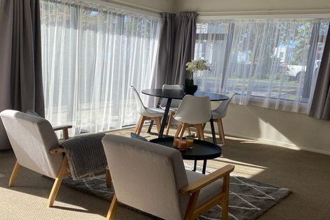 Photo of property in 1/114 Te Atatu Road, Te Atatu South, Auckland, 0610