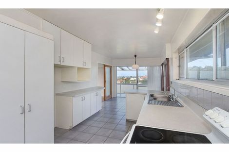 Photo of property in 832 East Coast Road, Oteha, Auckland, 0630