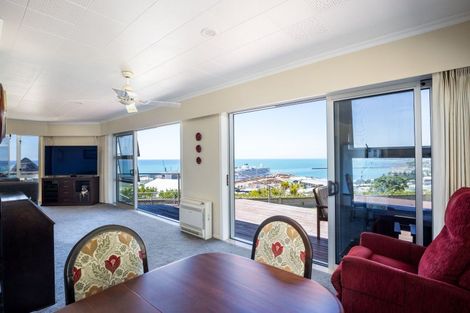 Photo of property in 19 Port View Crescent, Moturoa, New Plymouth, 4310