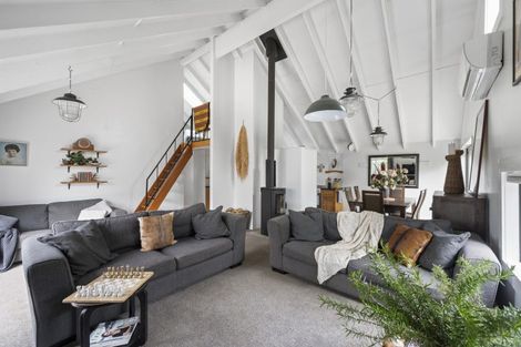 Photo of property in 69 Lipscombe Crescent, Havelock North, 4130