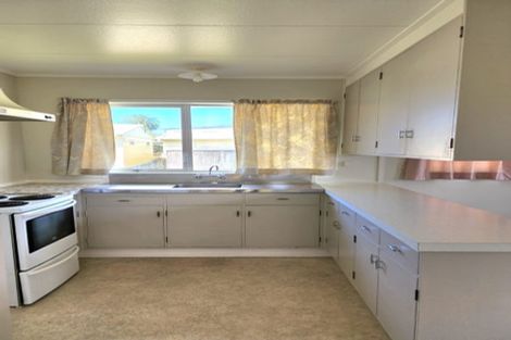 Photo of property in 2/35 Paramu Avenue, Birkdale, Auckland, 0626