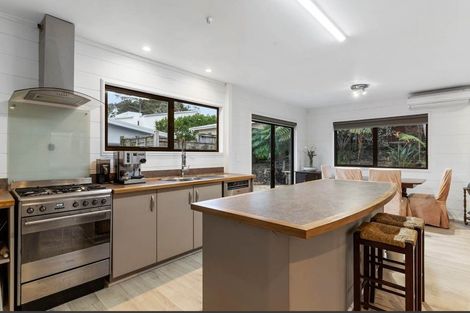 Photo of property in 1/690 Beach Road, Browns Bay, Auckland, 0630