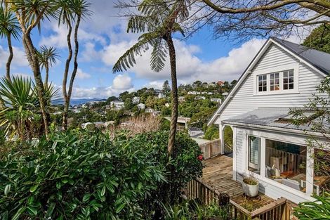 Photo of property in 9 Northland Road, Northland, Wellington, 6012