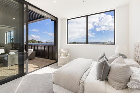 Photo of property in 7/14 Tamariki Avenue, Orewa, 0931