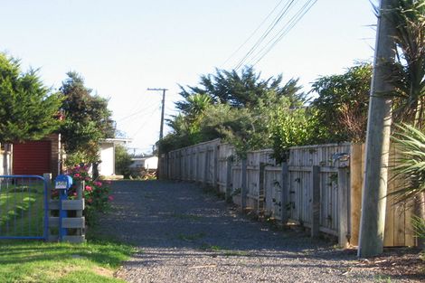 Photo of property in 28 Rangihiroa Street, Waikanae Beach, Waikanae, 5036