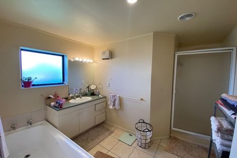 Photo of property in 1 Claridge Place, Mount Maunganui, 3116