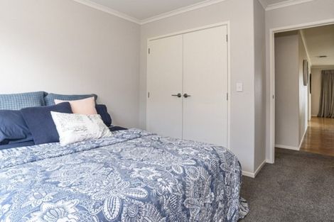 Photo of property in 2 Oakmont Crescent, Waiwhakaiho, New Plymouth, 4312