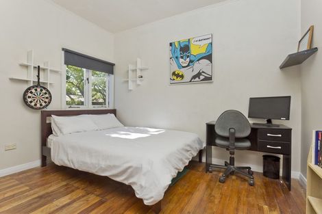 Photo of property in 21 Roberts Avenue, Bayswater, Auckland, 0622