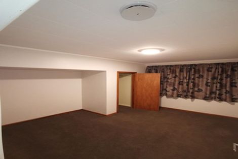 Photo of property in 52 Heretaunga Square, Silverstream, Upper Hutt, 5019