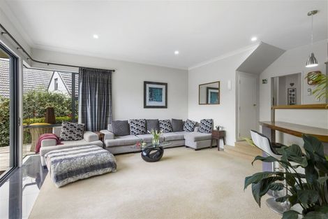 Photo of property in 16 Renlee Place, Shelly Park, Auckland, 2014