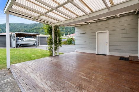 Photo of property in 24 York Street, Picton, 7220