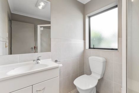 Photo of property in 3 Vadam Road, Massey, Auckland, 0614