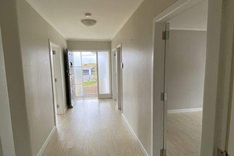 Photo of property in 17 Bradbury Road, Botany Downs, Auckland, 2010