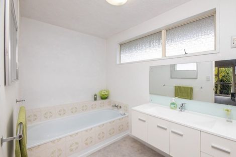 Photo of property in 28 Westmont Street, Ilam, Christchurch, 8041