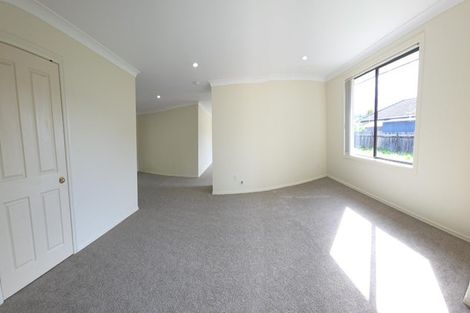 Photo of property in 14 Parkcrest Drive, Henderson, Auckland, 0612