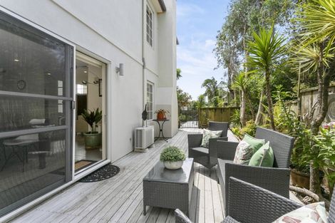 Photo of property in 70 Saddleback Rise, Murrays Bay, Auckland, 0630