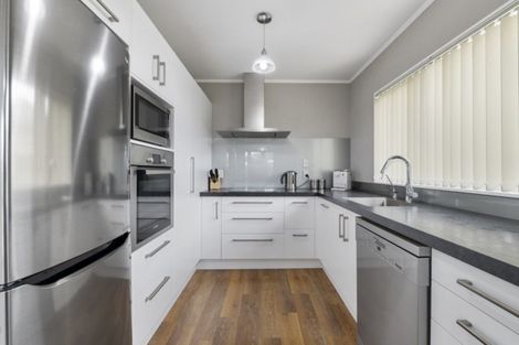 Photo of property in 71 Rhodes Drive, Kelvin Grove, Palmerston North, 4414