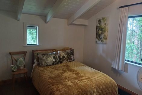 Photo of property in 1194 Scenic Drive North, Swanson, Auckland, 0816