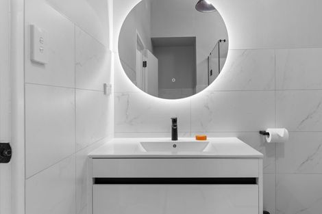 Photo of property in 77 Avonleigh Road, Green Bay, Auckland, 0604