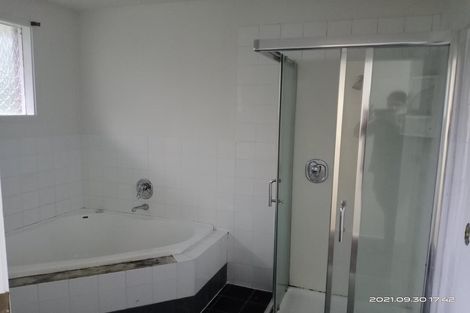 Photo of property in 153 Gossamer Drive, Pakuranga Heights, Auckland, 2010