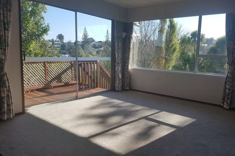 Photo of property in 43 Blakeborough Drive, Forrest Hill, Auckland, 0620