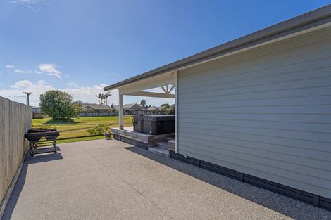 Photo of property in 15 Whitby Avenue, Whitianga, 3510