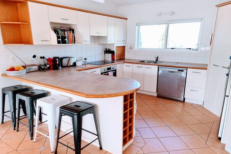 Photo of property in 2/42 Knightsbridge Drive, Forrest Hill, Auckland, 0620