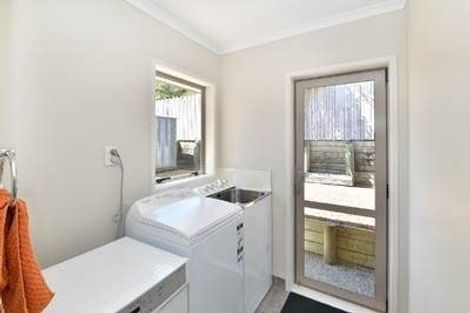 Photo of property in 5 Seamount Drive, Red Beach, 0932