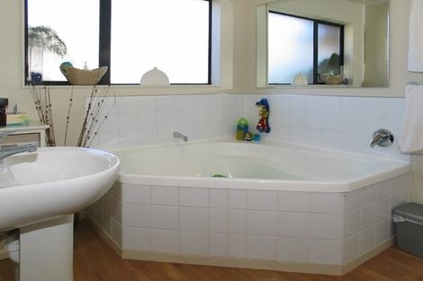 Photo of property in 6 Botany Lane, Whitby, Porirua, 5024