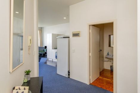 Photo of property in Endeavour Apartments, 20/125 Thorndon Quay, Pipitea, Wellington, 6011