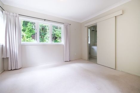 Photo of property in 2/17 Woodlands Crescent, Browns Bay, Auckland, 0630