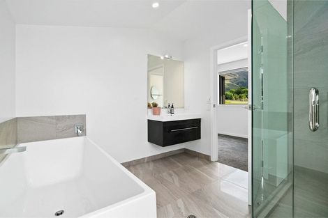 Photo of property in 137 Meadowstone Drive, Wanaka, 9305