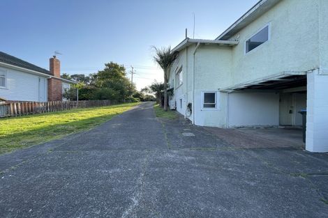 Photo of property in 492 Blockhouse Bay Road, Blockhouse Bay, Auckland, 0600
