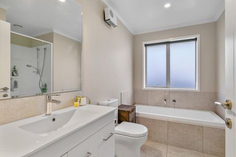 Photo of property in 15 Barry Curtis Place, Levin, 5510
