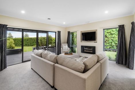 Photo of property in 100 Mcmahon Drive, Aidanfield, Christchurch, 8025