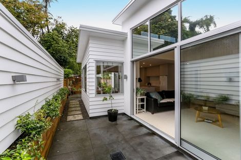 Photo of property in 4 Mackillop Way, Brooklands, New Plymouth, 4310